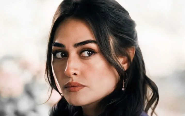 Die Fans von Esra Bilgiç warten mit großer Spannung auf ihr neues Projekt!