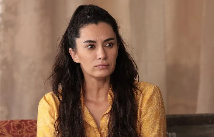 Hande Doğandemir wird ihre Fans mit ihrem neuen Projekt überraschen!
