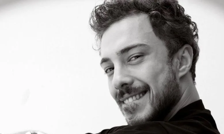 Ali Gözüşirin schloss sich den türkischen Schauspielern an, die in die Fußstapfen von Can Yaman traten!