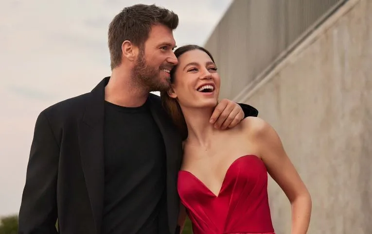 Jetzt sind Kıvanç Tatlıtuğ und Serenay Sarıkaya an der Reihe, in Spanien auf der Tagesordnung zu stehen!
