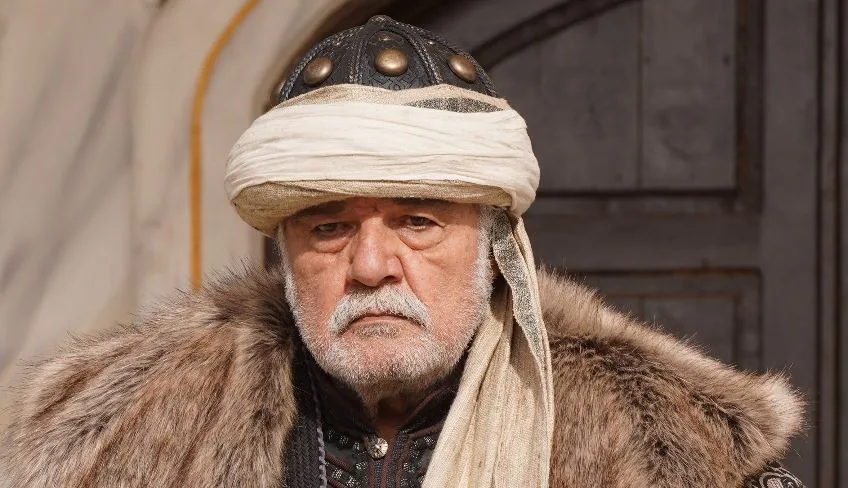 Der Meisterschauspieler Serdar Gökhan gehörte zur Besetzung der TV-Serie Mehmed Fetihler Sultanı