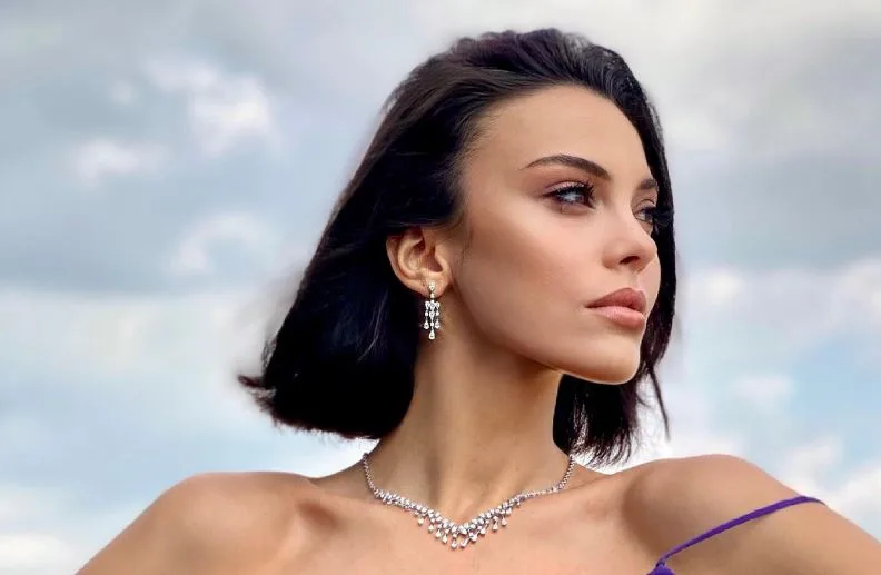 Tuvana Türkay versucht, ein Drehbuch zu schreiben, das viele Menschen verunsichern könnte!