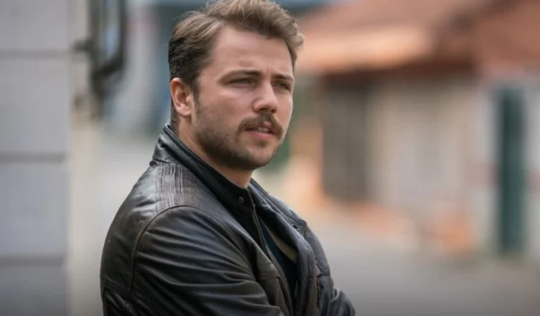 Wer ist Tolga Sarıtaş? Wo er geboren wurde – Größe – Alter – Serie – Familie